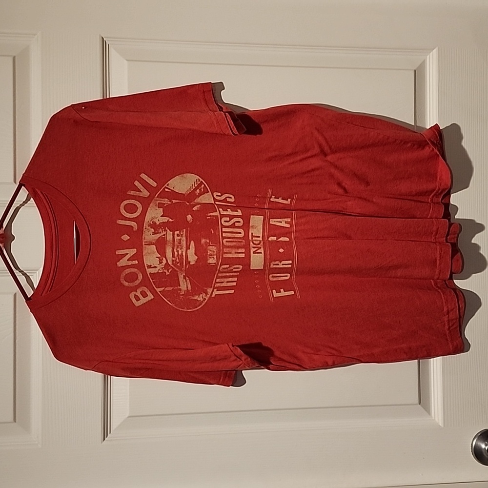 Bon Jovi tshirt:  This house is not for sale. L